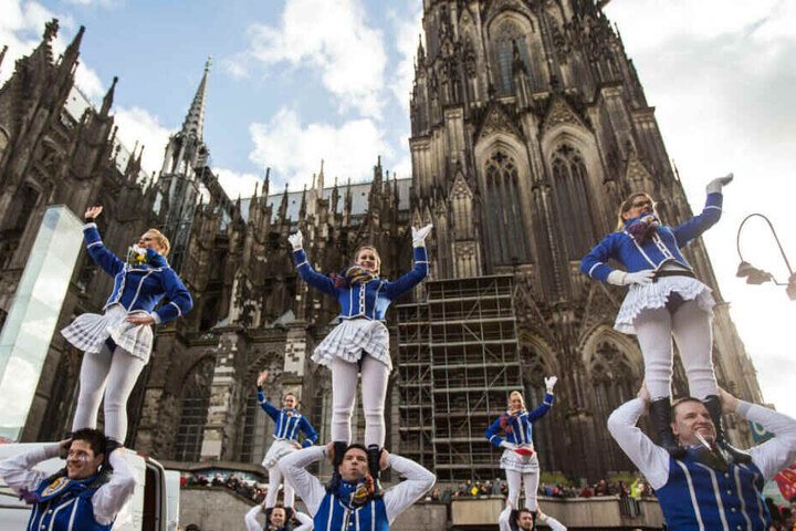 Köln behält für die wichtigsten Tage an Karneval ein Fahrverbot für Lastwagen über 7,5 Tonnen bei.