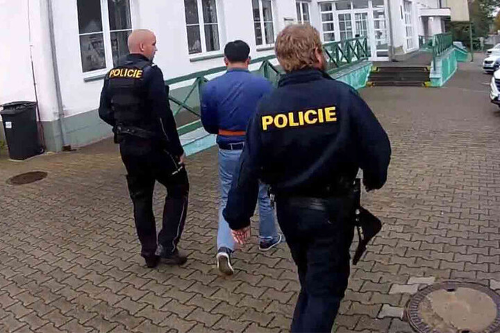 Der Killer wurde in Petrovice an die deutschen Kollegen übergeben.