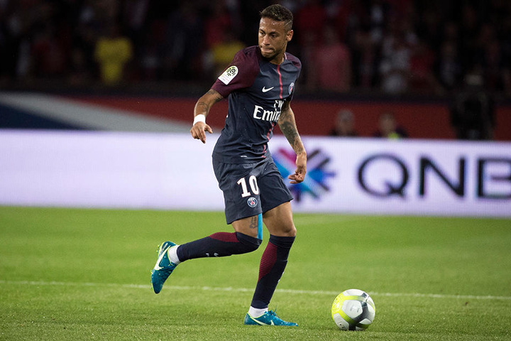 Neymar (26) wird auch in Zukunft das Trikot von Paris Saint-Germain tragen.