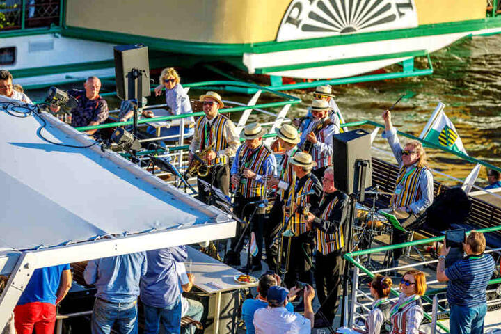 Insgesamt 18 Bands sorgten für Stimmung auf den Decks.