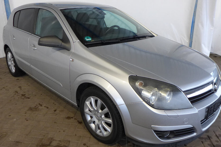Der Opel Astra von 2004.