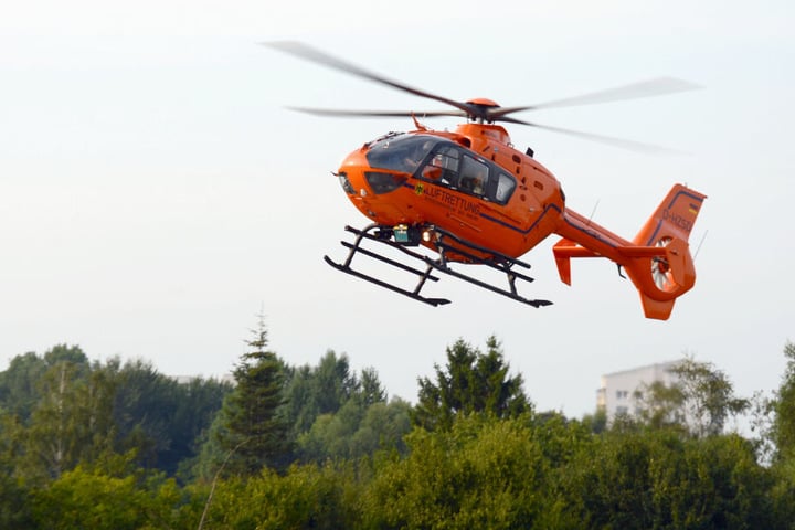 Drei lebensgefährlich Verletzte kamen mit einem Rettungshubschrauber ins Krankenhaus.