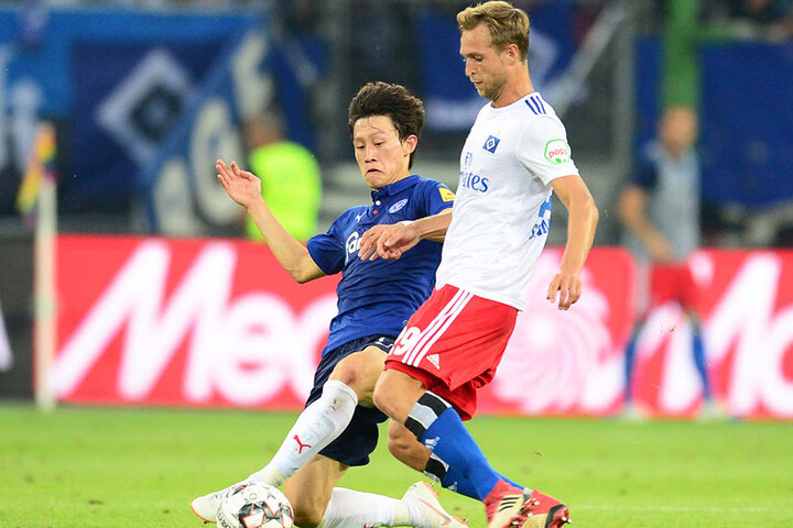 Matti Steinmann (rechts) gegen den Kieler Jae-Sung Lee im Zweikampf.