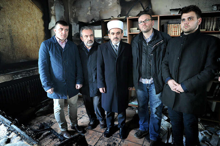 Islamische Bosniaken: Nihat Becirovic (v.l.), Imam Muhamed Fetic, Obermufti Paso Fetic, und Haris Mulic.