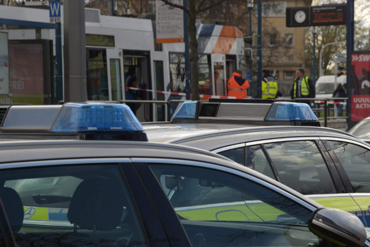 Rettungskräfte brachten den Jungen ins Krankenhaus.