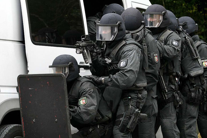 Spezialeinsatzkräfte der Polizei üben für den Ernstfall eines Terroranschlages.
