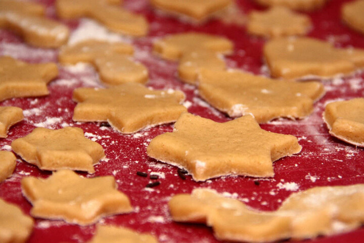 Die Weihnachtsbäckerei in Ulla lädt ein.