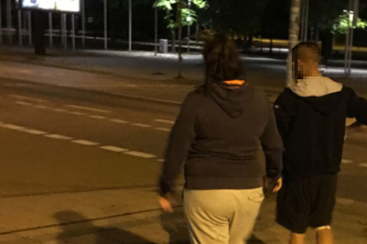 Auch nach einem zweiten Tatverdächtigen und seiner weiblichen Begleitung wird gefahndet.