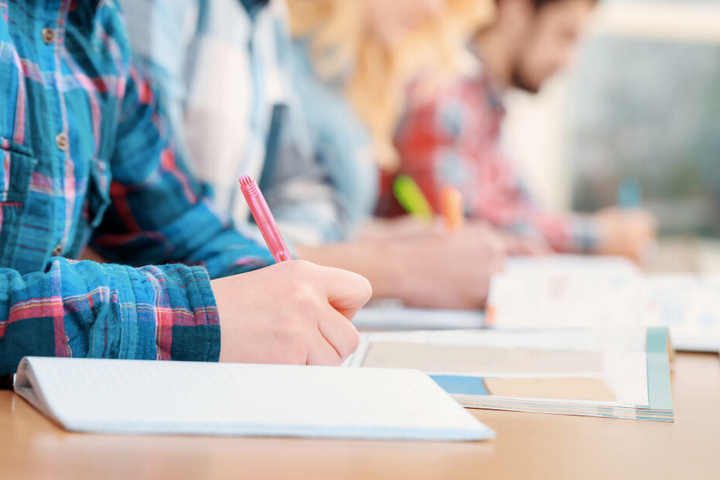 Zwei der Schüler konnten während des Einbruchs festgenommen werden. (Symbolbild)