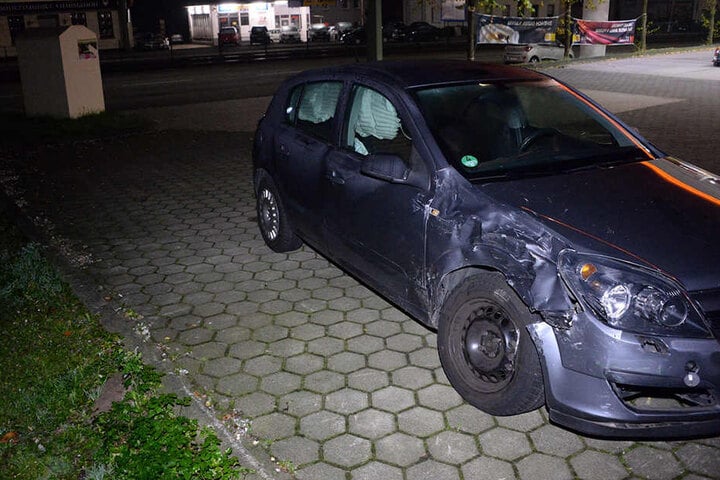 Diesen Opel Astra fuhr ein 79-Jähriger, der verletzt ins Krankenhaus musste.