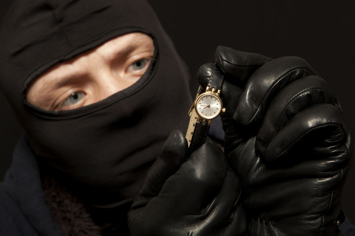 Der Mann soll Drahtzieher eines Raubmordes auf einen Juwelier in Berlin-Treptow gewesen sein.