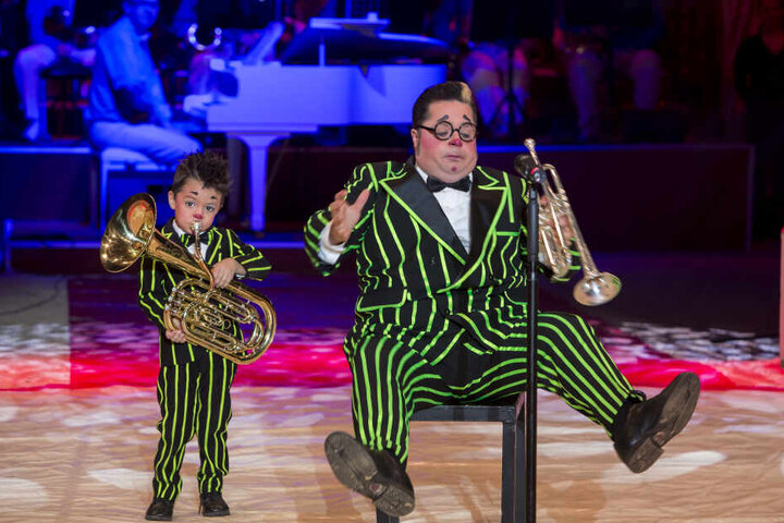 Clown Totti bringt seinen Sohn Charlie mit in die Manege.