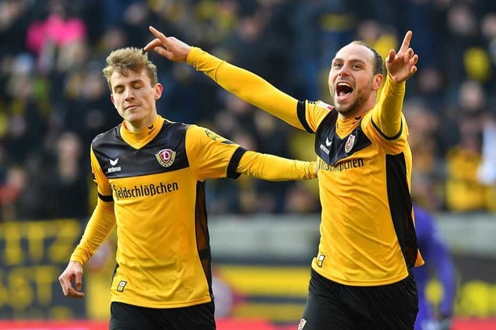 Hauptmann und Benatelli bejubeln das Tor zum 2:0.