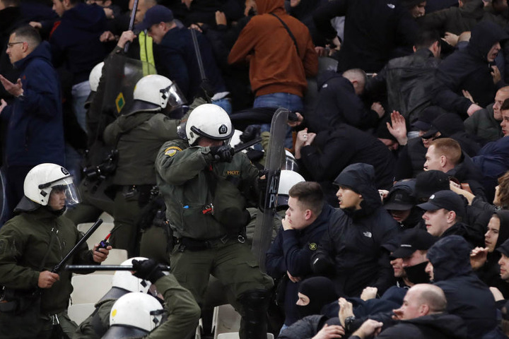 Die Polizei hatte große Schwierigkeiten, die Ausschreitungen unter Kontrolle zu halten.