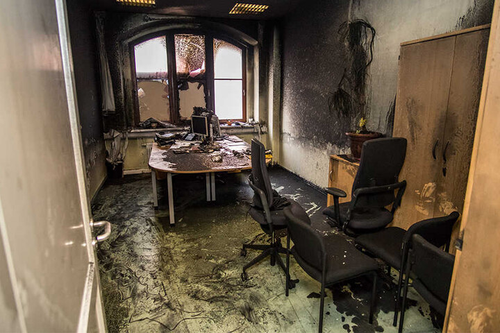 Ein ausgebranntes Büro der Jugendgerichtshilfe im Leipziger Haus des Jugendrechts.