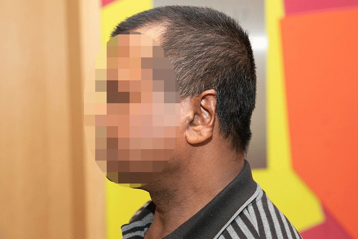 Jeen K. (37) hatte keine Lust mehr auf Drogengeschäfte in seinem Zimmer. Dafür musste er teuer bezahlen - mit einem Messer wurde ein Drittel seiner Ohrmuschel abgetrennt.