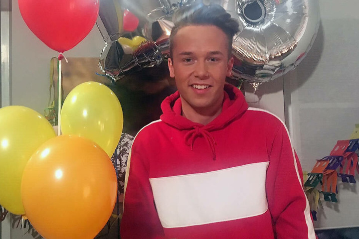 Jonas Weisser: Der frischgebackene 18-Jährige kommt einen Tag später an.