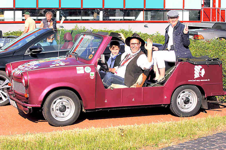 Auch dieser Trabi 601 Kübel (Bj. 1983) von Frank Stritzke (58), Manuela (46)
und Louis (12) knatterte im Teilnehmerfeld.