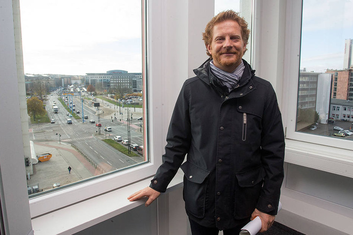 Baubürgermeister Michael Stötzer (45, Grüne) ist der Chef im Neuen Technischen Rathaus. Dort bibbern jedoch die Beschäftigten.