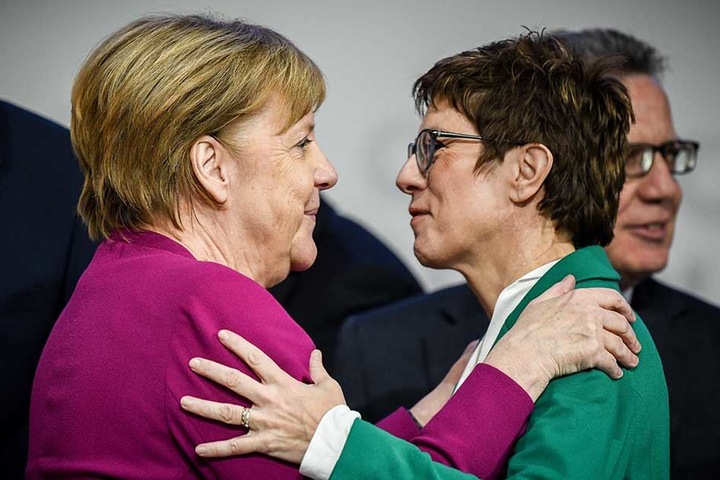 Annegret Kramp-Karrenbauer löste Angela Merkel als CDU-Vorsitzende ab, wie lange kann sich Merkel jetzt noch als Bundeskanzlerin halten?