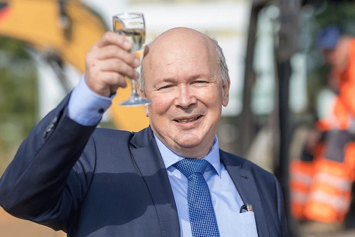 DRK-Chef Herbert Günther (64) in Feierlaune.