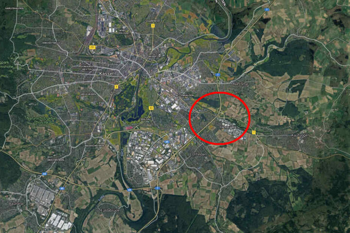Der Unfall ereignete sich auf der B7 an der Autobahnzufahrt "Kassel-Ost".