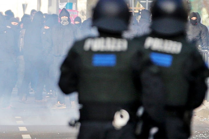 Bei Demonstrationen in der Leipziger Innenstadt war es in den letzten Jahren verstärkt zu Ausschreitungen zwischen Polizei und linken Demonstranten gekommen. (Symbolbild)
