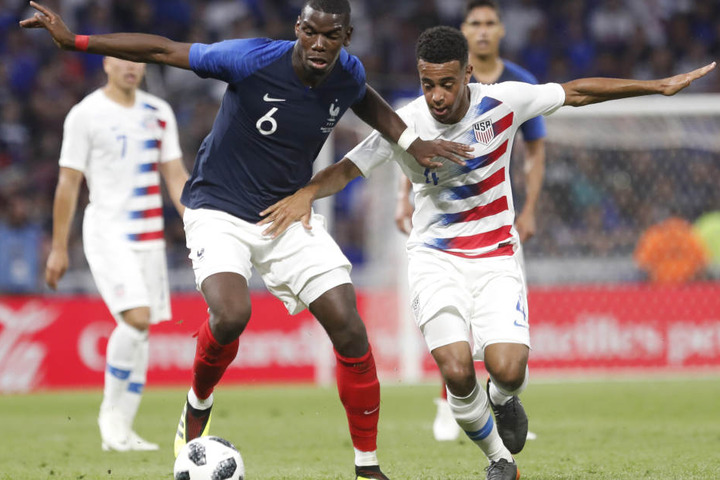 Tyler Adams (19) bestritt bereits neun A-Länderspiele für die USA. Hier war er im Juni im Freundschaftsspiel gegen Frankreich um Paul Pogba (l.) auf dem Feld.