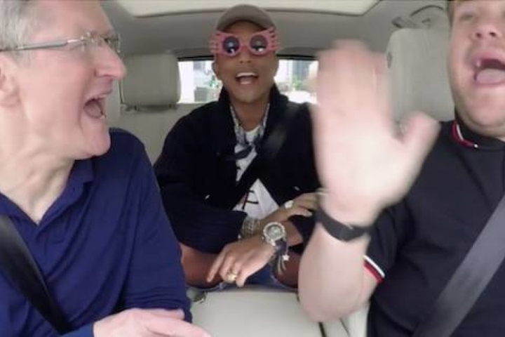 Super angesagt: Carpool-Karaoke mit Tim Cook, James Corden und Pharrell Williams.