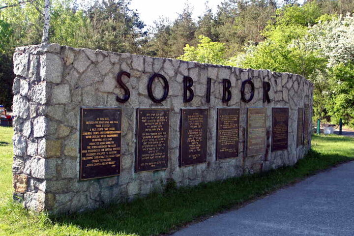 Ein Mahnmal für das deutsche Vernichtungslager Sobibor, aufgenommen am 29.11.2005 in Sobibor, Polen.