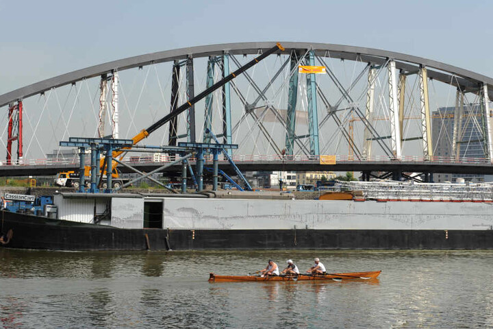 Die vierköpfige Ruderboot-Besatzung war am Montag auf dem Main unterwegs (Symbolbild).