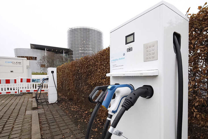 Der E-Golf wird per Batterie betrieben und soll 300 Kilometer weit fahren können.