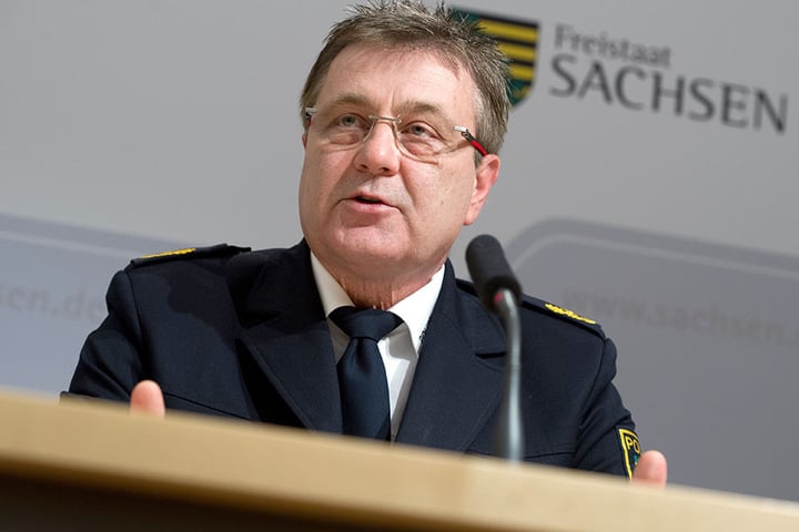 Polizeipräsident Bernd Merbitz wirft den linken Connewitzern vor, sich an den G20-Krawallen in Hamburg beteiligt zu haben.