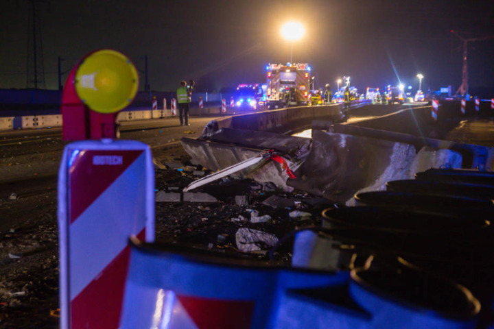Noch 250 Meter von der Unfallstelle entfernt lagen Trümmerteile.