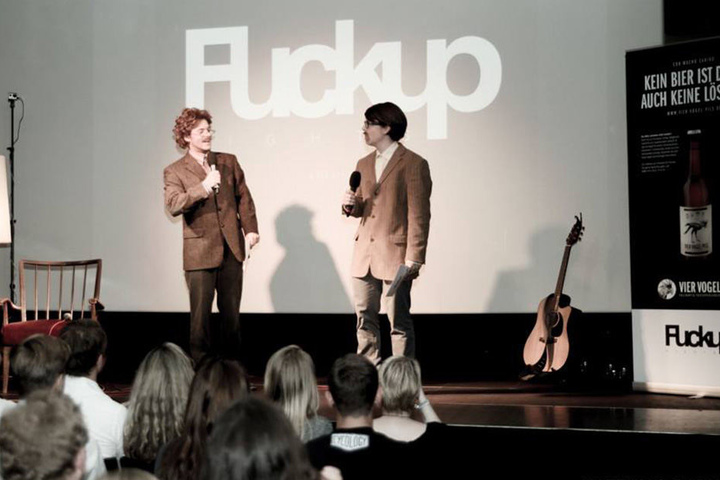 Waldemar Abbicht und Rohland Menschberg moderieren die FuckUp Nights.