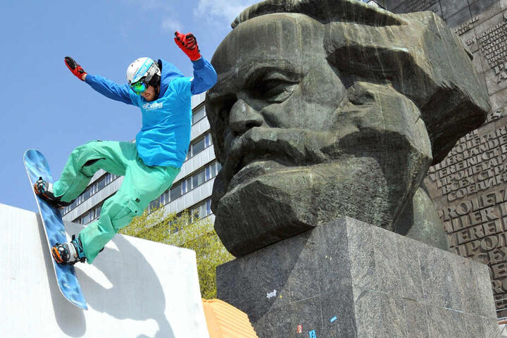 Snowboarden direkt am Karl-Marx-Kopf geht dann Textilpiste auch ohne Schnee.