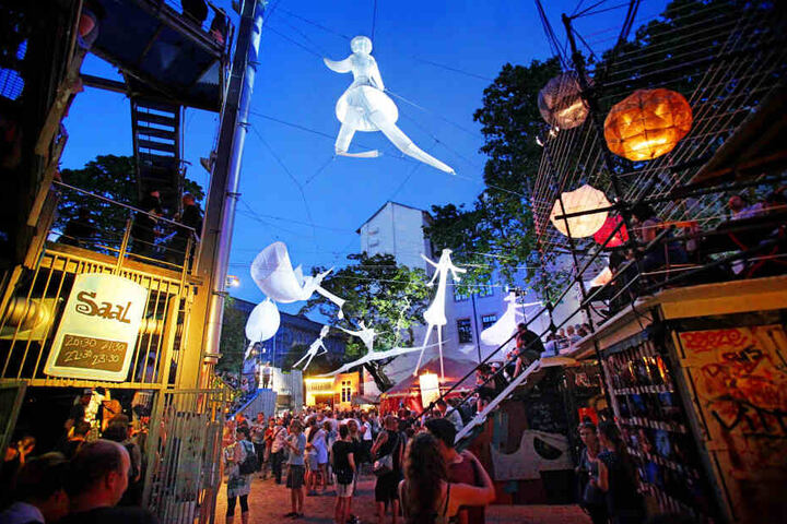 Lichtinstallationen verzauberten 2017 das Festival-Gelände rund um die Scheune.