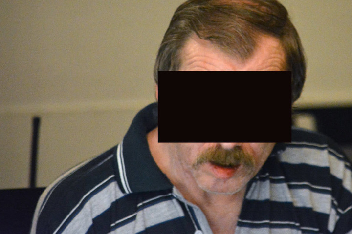 Helmut S. im Gericht bei der Verhandlung in Zwickau