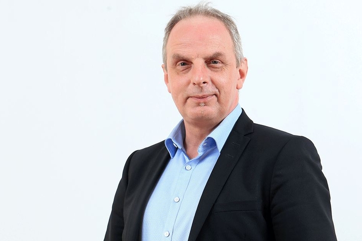 Beim Kohl-Platz warf SPD-Mann Detlef Müller (53) CDU/FDP vor, den Plan nicht diskutiert zu haben. Den "Friedensplatz" brütete Rot-Rot-Grün im Verborgenen aus.