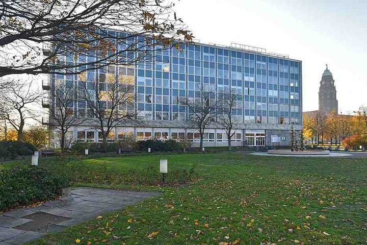 Einbrecher stiegen ins städtische Rechtsamt an der Grunaer Straße ein.
