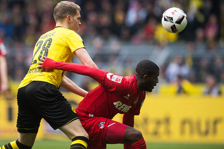 Anthony Modeste im Duell mit dem damaligen Borussia-Dortmund-Verteidiger Matthias Ginter.