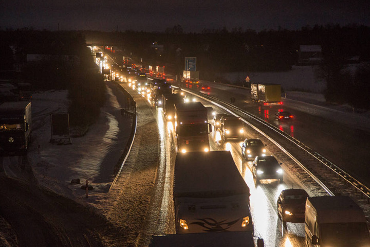 Auf der Autobahn gab und gibt es mächtige Staus in beide Richtungen.