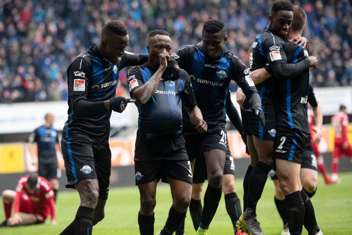 Der SC Paderborn möchte gegen den HSV gewinnen und den Aufstieg in die 1. Bundesliga feiern.
