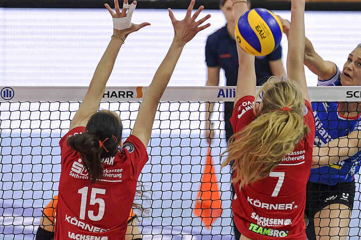 Gegen Allianz Stuttgart streckten sich Ivana Mrdak (l.) und Dominika Strumilo vergeblich.