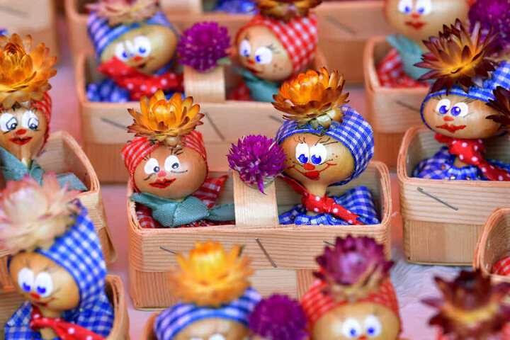 Bunte Kunstartikel sind typisch für den Kunsthandwerkermarkt in Bünde. (Symbolbild)