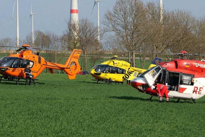Gleich mehrere Rettungshubschrauber landeten an der Unfallstelle.