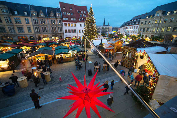 Zum 900-jährigen Stadtjubiläum putzt sich Zwickau besonders heraus, etwa mit einer größeren Weihnachtsbeleuchtung.