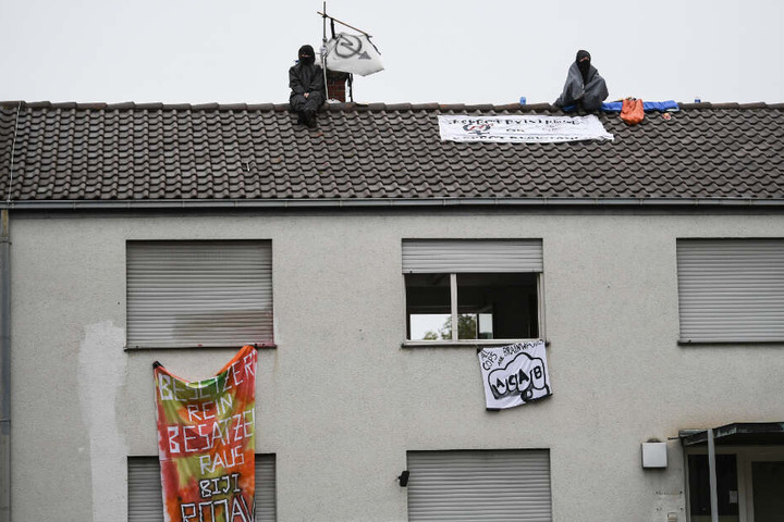 Die Aktivisten wollen ein Signal gegen Leerstand von Gebäuden setzen.