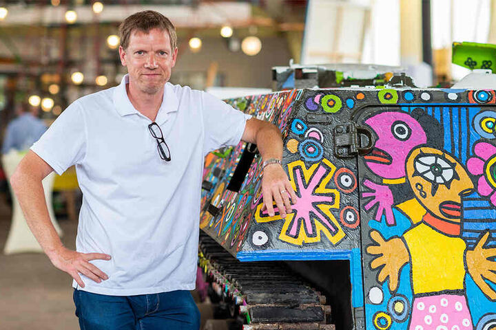 Der Leipziger Künstler Michael Fischer-Art (50) entwirft auch Hemden-Designs Germens.