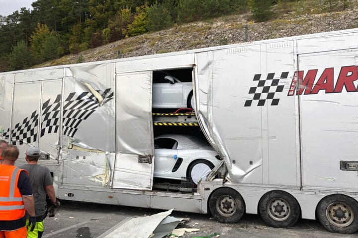 Fünf Porsche Boxter befanden sich im Inneren des Aufliegers.